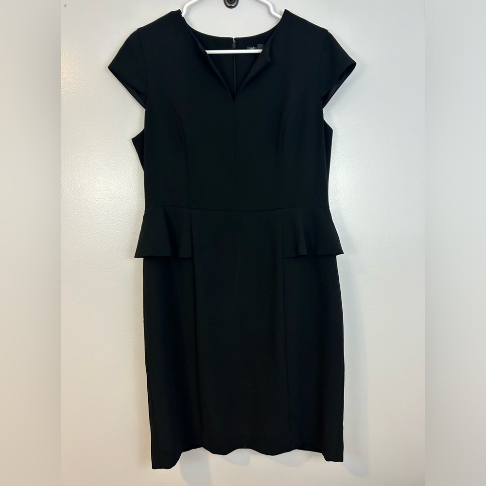 Adrianna Papell Black V-neckline Peplum Sheath Dress Size 12